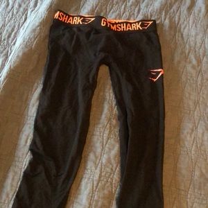 Gym shark leggings